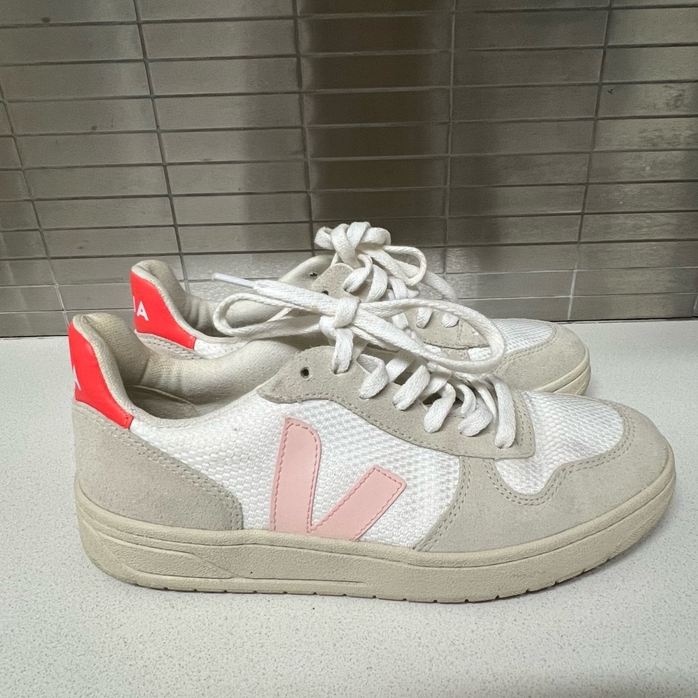 Veja White and Pink Women's Sneakers